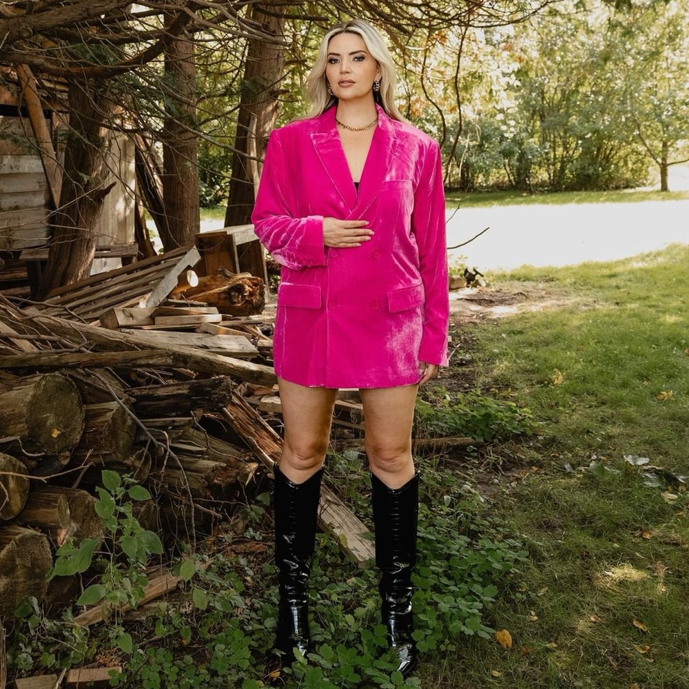 NWT Smash + Tess and the Birds Papaya Very Velvet Blazer in magenta, size XL.